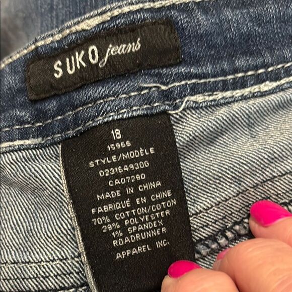 Versatile Suko Jeans with Natural Wear - Picture 7 of 10